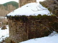 RUINAS INVADIDAS POR LA MALEZA