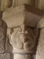 CAPITEL DEL LADO OESTE-ANFISBENAS