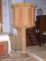 P�LPITO SOBRE COLUMNA DE VENTANAL DE LA TORRE