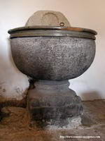 PILA BAUTISMAL Y REMATE VENTANA GEMINADA