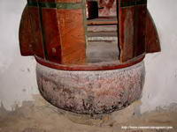 PILA BAUTISMAL A LOS PIES DEL TEMPLO