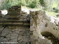 NAVE CENTRAL, HACIA LA CABECERA. A DERECHA, VISTA DE LA CRIPTA