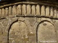 DETALLE DE CABECERA: FRISO DE BAQUETONES