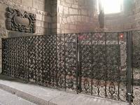 ACCESO AL �BSIDE SUR. VERJA ROM�NICA.