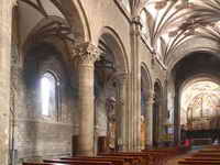 NAVE CENTRAL Y LATERAL NORTE, DESDE LOS PIES DEL TEMPLO.