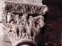 CAPITEL DEL MAESTRO ESTEBAN. HOMBRES Y LEONES. ADOSADO AL MURO DE PONIENTE.