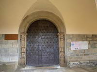 PORTADA MODERNA EN MURO SUR