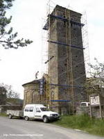 TORRE CON ANDAMIAJE PERIMETRAL