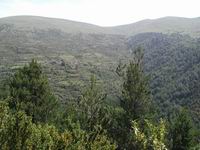LADERA SUR DEL VALLE DE OTAL, DONDE SE UBICA EL PUEBLO; DESDE LA LADERA NORTE.