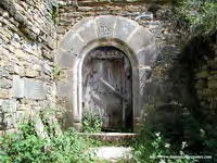 PUERTA DE ACCESO EN MURO SUR