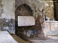 MURO NORTE. DETALLE PILA BAUTISMAL