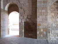 COMUNICACI�N CON CLAUSTRO EN MURO DE LA EP�STOLA. MEDIO ARCO A SU DERECHA, DE POSIBLE COMUNICACI�N CON EL TEMPLO INFERIOR