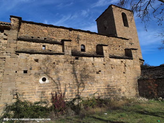VISTA NORTE DEL TEMPLO Y A�ADIDOS.