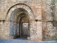 PORTADA OESTE, BAJO LA TORRE-PÓRTICO