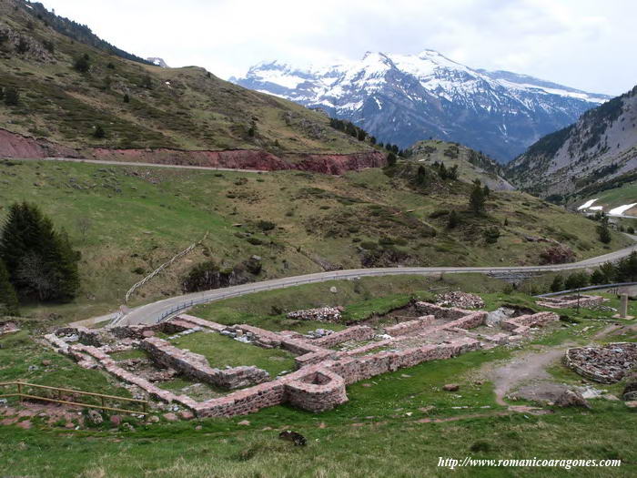 RUINAS DE LA IGLESIA DE SANTA CRISTINA DESDE EL NOROESTE - 13/Mayo/2002