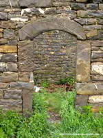 PUERTA EN EL MURO SUR