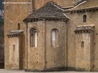 CABECERA DELTEMPLO: �BSIDE CENTRAL Y CONTRAFUERTE SUR QUE SE�ALA EL ABSIDIOLO.