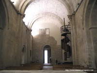 NAVE HACIA LOS PIES. ESTRUCTURA MET�LICA DE ACCESO A LA C�MARA ESCONDIDA.