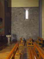 MURO NORTE, INTERIOR. VANO ASPILLERADO Y PILA BAUTISMAL