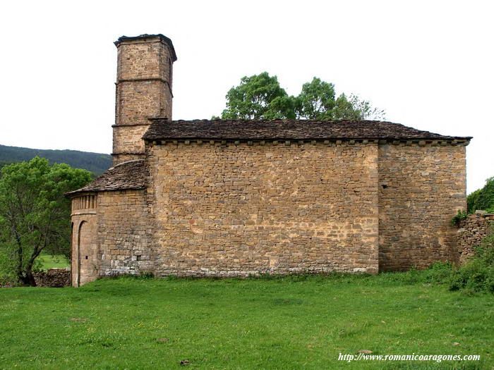 INTERIOR DEL TEMPLO HACIA EL ESTE -CABECERA PRIMITIVA-