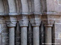 CAPITELES DEL LADO ESTE DE LA PORTADA