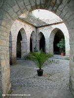 CLAUSTRO