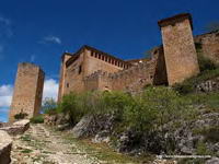RAMPA DE SUBIDA A LA FORTALEZA, GUARECIDA POR TORRE ALBARRANA