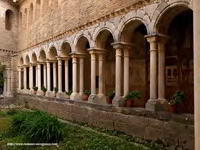 ALA SURESTE DEL CLAUSTRO. LA DE MAS ARCOS: DIEZ