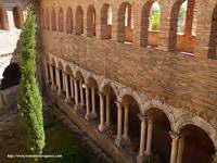 CRUJ�A ESTE DEL CLAUSTRO CON SUS DOS NIVELES. EL SUPERIOR ES PASILLO HACIA EL MUSEO