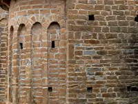 DETALLE DE LA PARTE BAJA DE LA TORRE-ATRIO