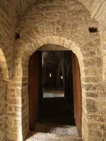 ESPACIO BAJO TORRE-PORCHE: ACCESO AL TEMPLO