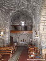 NAVE HACIA LOS PIES DEL TEMPLO