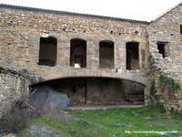 RESTOS DE LA ABAD�A CON ATREVIDO ARCO APLANADO