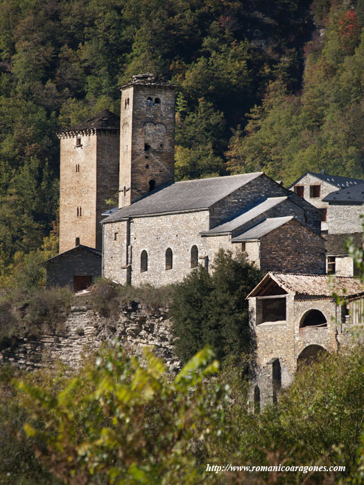 CASER�O Y TORRES DESDE LA ORILLA IZQUIERDA DEL ARA