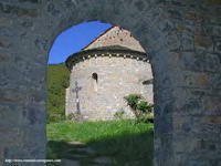 CABECERA DEL TEMPLO, DESDE EL INTERIOR DEL ESCONJURADERO