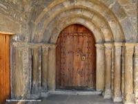 PORTADA DE ACCESO EN MURO SUR