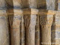 DETALLE DE LOS CAPITELES DEL LADO ESTE