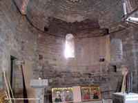 INTERIOR DEL TEMPLO: CABECERA
