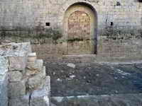 DETALLE DE LA JAMBA ESTE DEL ACCESO AL RECINTO CENTRAL DEL CLAUSTRO