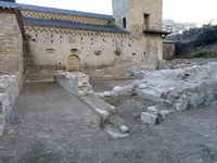 &Aacute;NGULO NORESTE DEL CLAUSTRO CON EDIFICACI&Oacute;N POSTERIOR