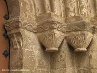 CAPITELES ESTE DE LA PORTADA
