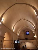 INTERIOR DEL TEMPLO HACIA LOS PIES