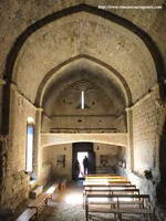 INTERIOR HACIA LOS PIES DEL TEMPLO