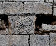 CRSIM�N SOBRE PUERTA DE ENTRADA (EN POSICI�N INVERTIDA)