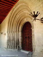 PORTADA DE ACCESO EN EL MURO SUR