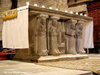ALTAR CENTRAL CON LOS ANGELES PORTADORES DE LOS TETRAMORFOS