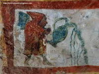 CABECERA DE LA CRIPTA, CON PINTURAS Y EL ARQUETA DE SAN VALERO