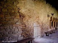 MURO ESTE DEL CLAUSTRO. OPUS SPICATUM. INICIO SALA CAPITULAR