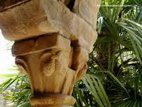 CAPITEL DEL ALA NORTE. PI�AS EN SUS �NGULOS