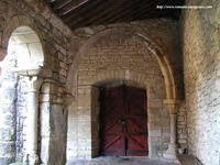 PUERTA DE ACCESO AL CLAUSTRO DESDE EL EXTERIOR, AN �NGULO NORESTE